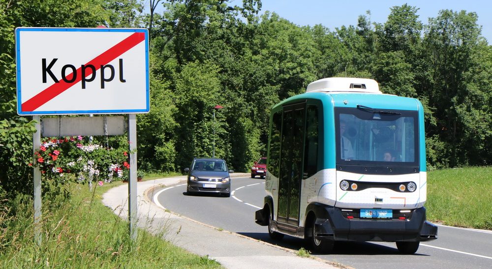 Digibus-Austria-automatisiertes-Shuttle-in-Koppl-Ortsschild-2019-titelcSalzburg-Research