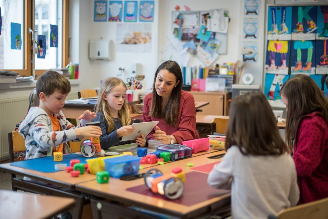 Robowunderkind in der Schule, Web