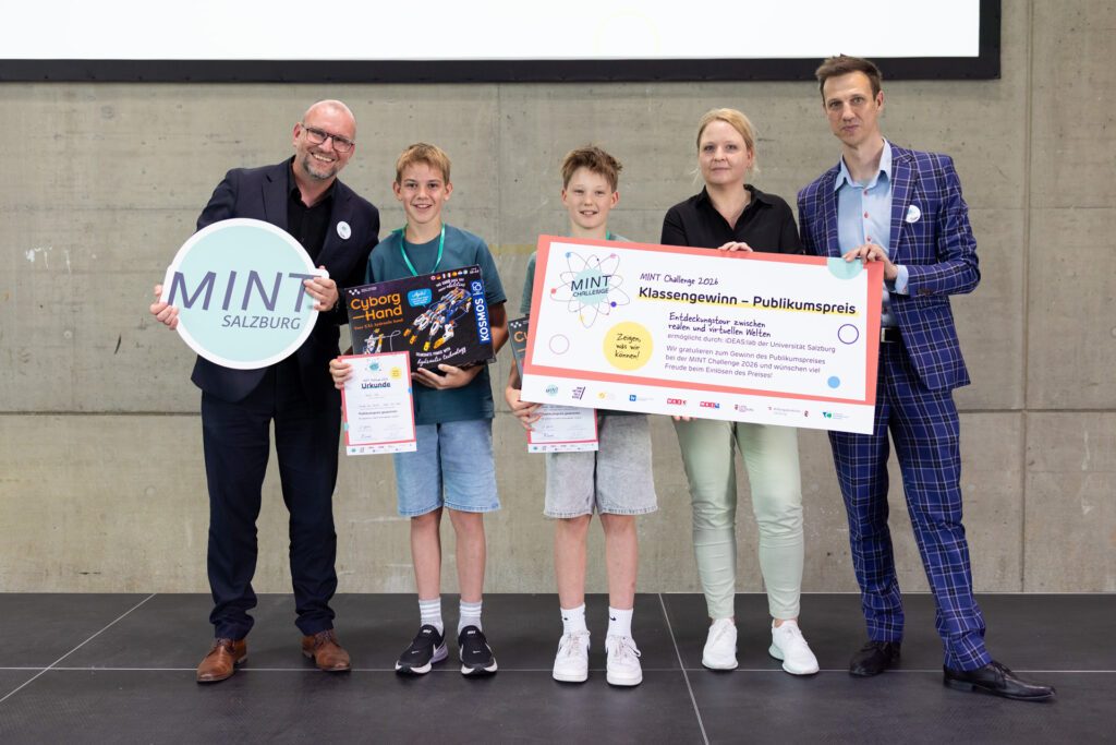 Gewinner des Publikumspreises der MINT Challenge 2026 gemeinsam mit Vertreter:innen der Partnerorganisationen bei der Preisverleihung.